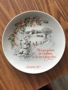 1977 Porcelain Christmas Plate